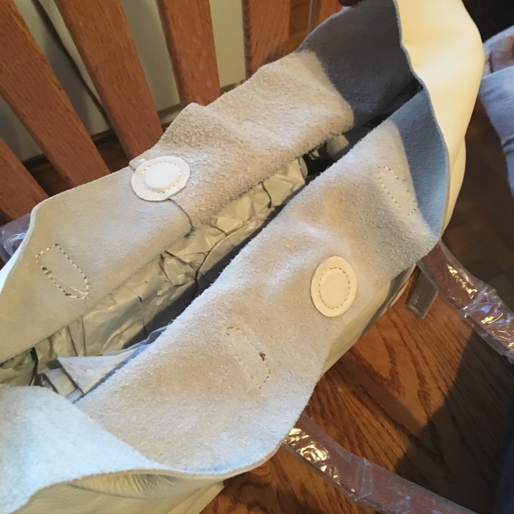 NWT Linea Pelle Cream Leather Tote W Stud Detail & Crossbody - Picture 8 of 15